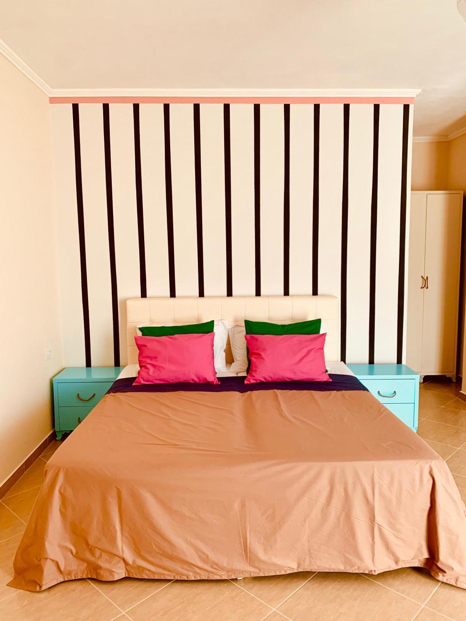 Family Tree - Quiet Area - Self Check In Aparthotel Golem  Bagian luar foto